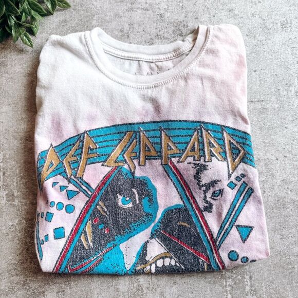 Def Leppard Pink Tie Dye Graphic Short Sleeve Tee Size Medium - Picture 1 of 4